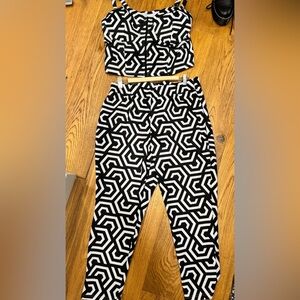 Curvy Girl by Ashley Stewart Black & White Abstract Two-Piece Set 🖤🤍
